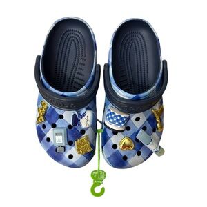 Bath & Body Works x Crocs Collab Gingham Blue Crocs w/Charms Sz Womens 7/Mens 5